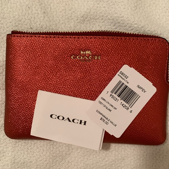 Small Coach wristlet with gold zipper and clasp - Picture 3 of 3